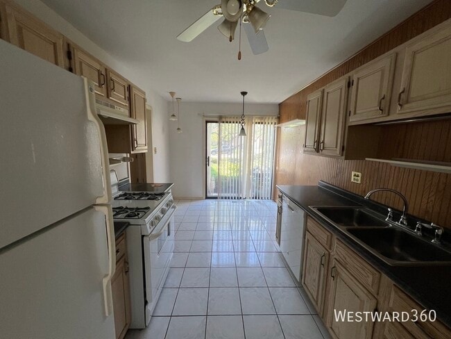 Building Photo - 1185 Leicester Ct