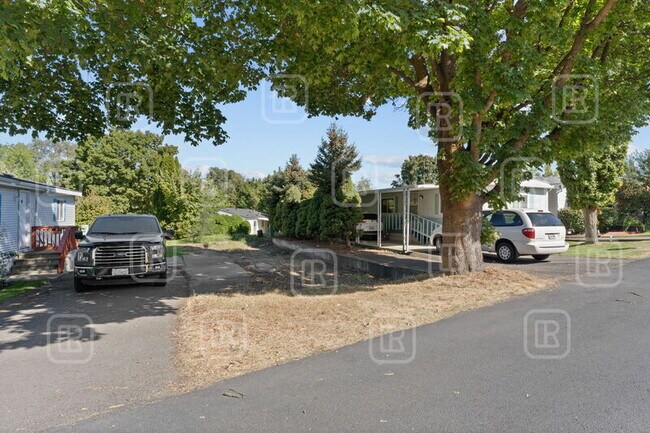 Building Photo - 7800 E Alki Ave
