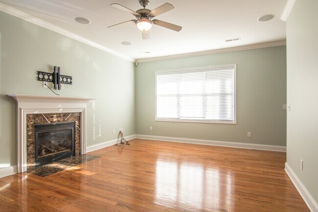 Building Photo - Price Improvement! Beautiful 3 Bedroom 2 B...