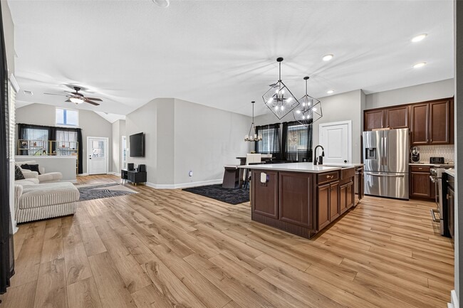 Building Photo - 23722 Pullin Market Dr