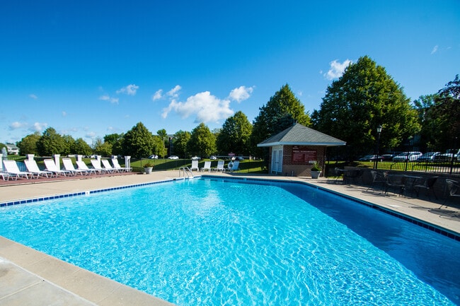 Building Photo - Lexington Townhomes and Apartments