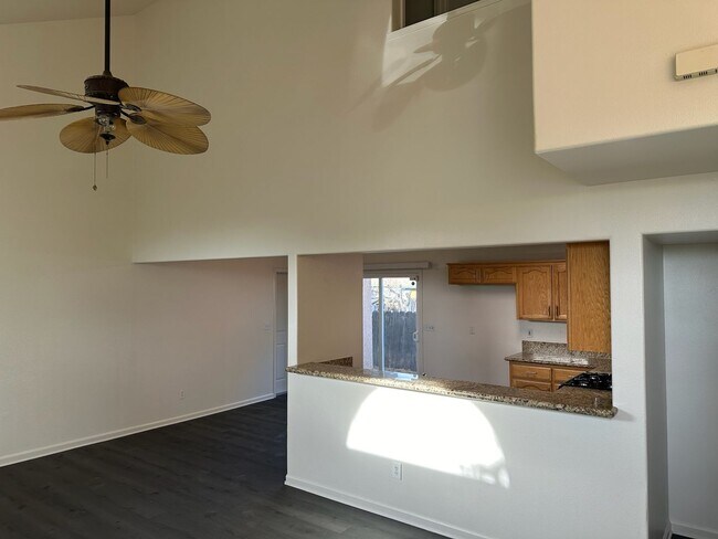 Foto del edificio - 110 E Lang St