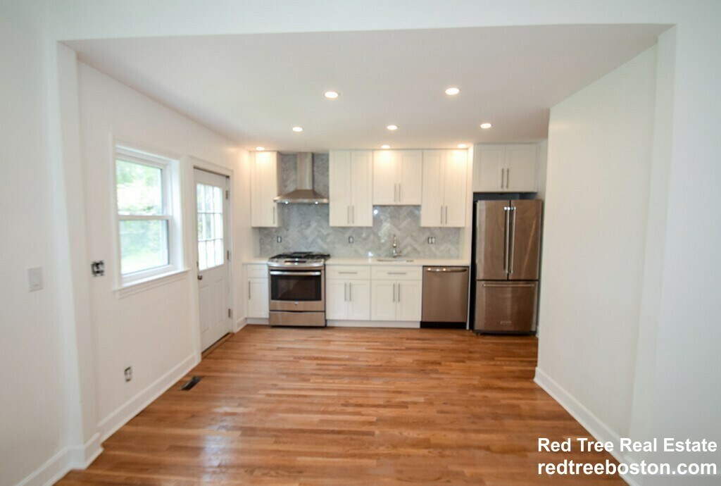 Primary Photo - 32 Cedar St