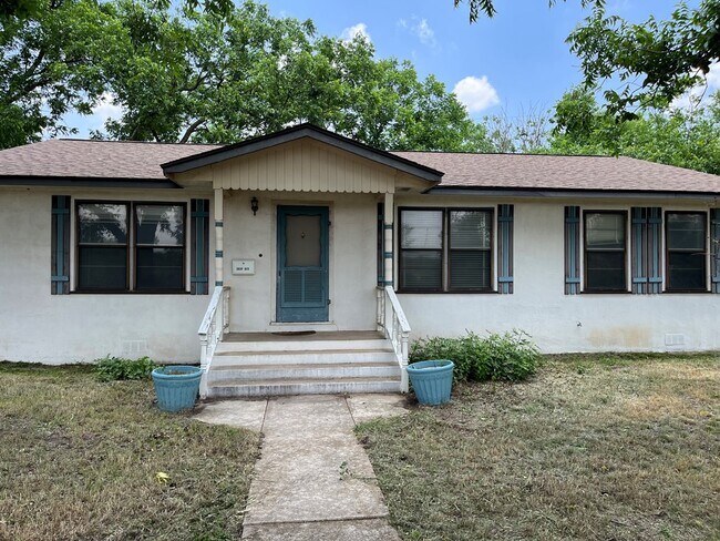 Building Photo - 899B Harper Rd