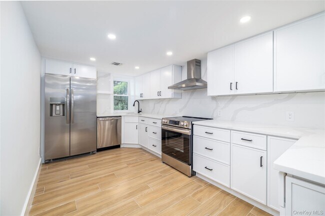 Foto del edificio - 62 Central Ave