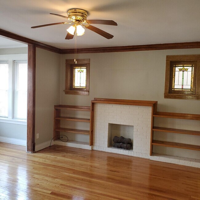 Building Photo - 4852 N ROCKWELL St