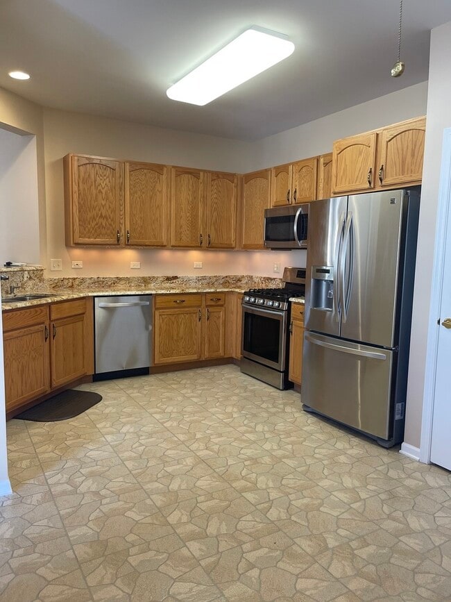 Building Photo - 12168 White Tail Ln