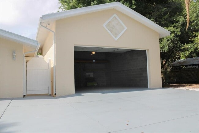 Building Photo - 308 Cypress Rd