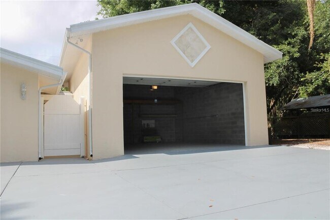 Foto del edificio - 308 Cypress Rd