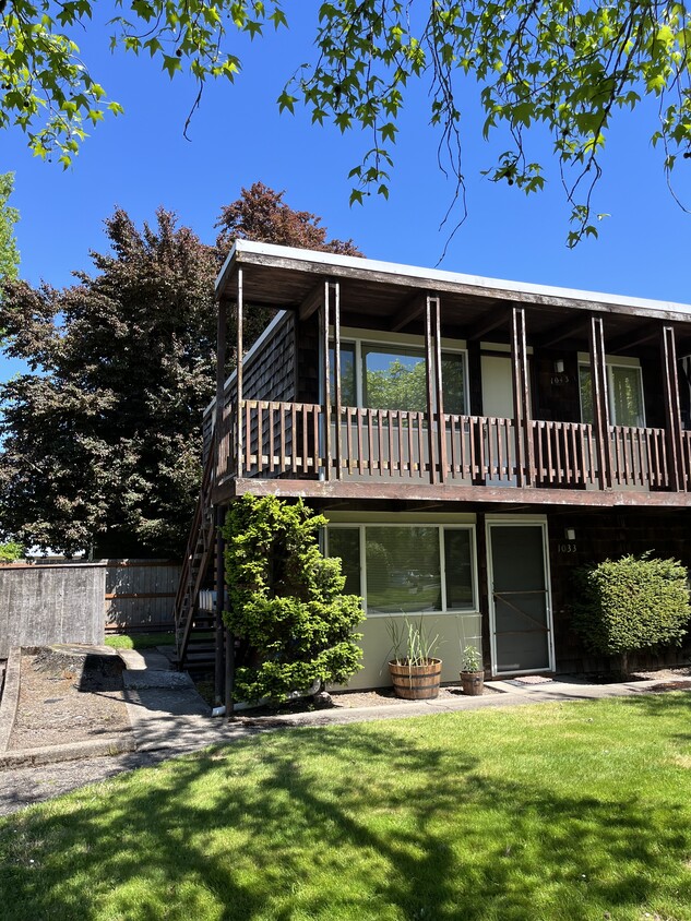 Foto principal - 1043 SW Western Blvd