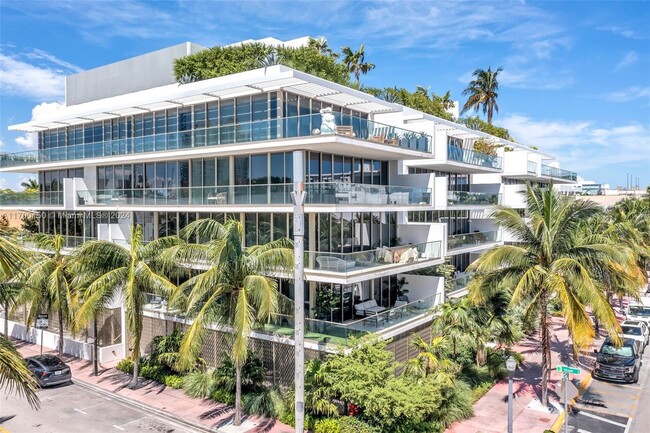 Building Photo - 300 Collins Ave