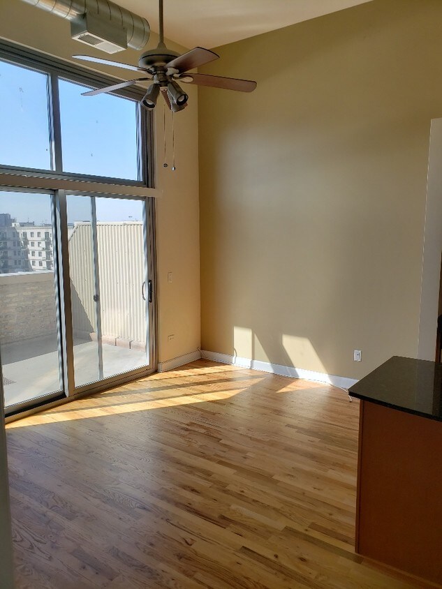 Foto principal - 824 W Superior St