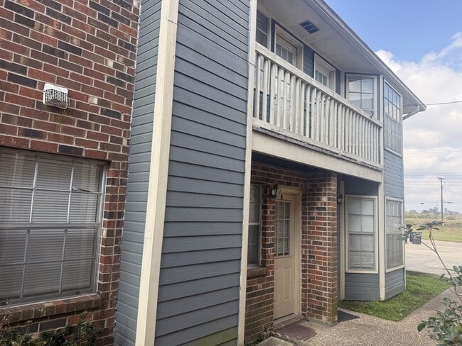 Foto del edificio - 820 Meadow Glen Ave