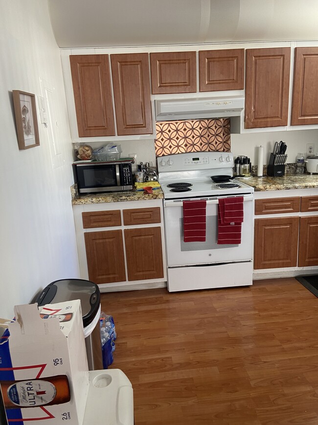 Photo - 9641 Riverside Dr Apartment