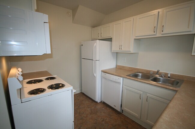 Building Photo - Perfect Floorplan! Walltown Duplex with All Appliances and Fenced Yd