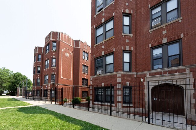 3625.W.Dickens-2 Pequeño - 3625 W. Dickens St.