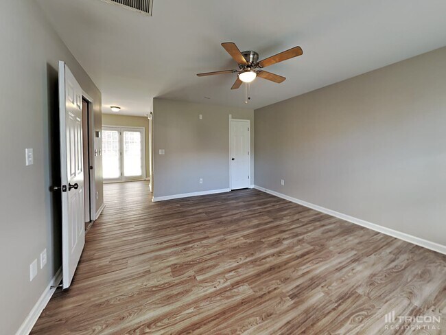 Building Photo - 5526 Henderson Oaks Dr