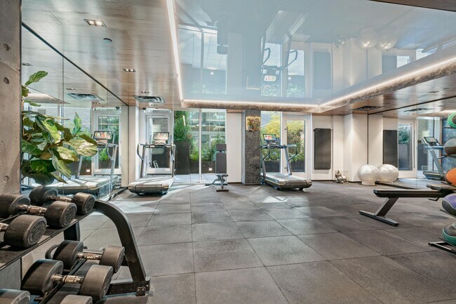Foto del edificio - 505 W 43rd St