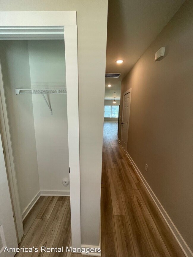 Building Photo - 4 br, 2.5 bath House - 330 Shiloh Creek Drive