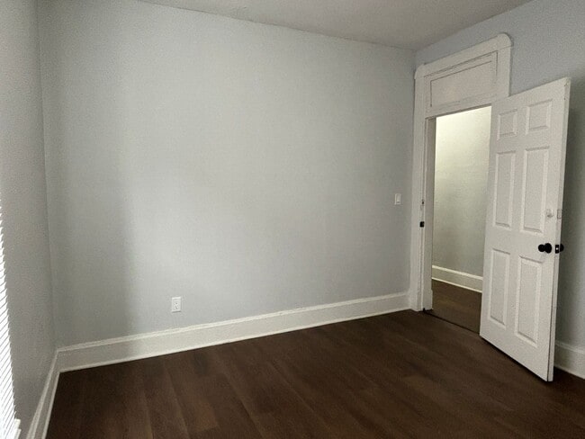 Foto del edificio - 330 N Arsenal Ave