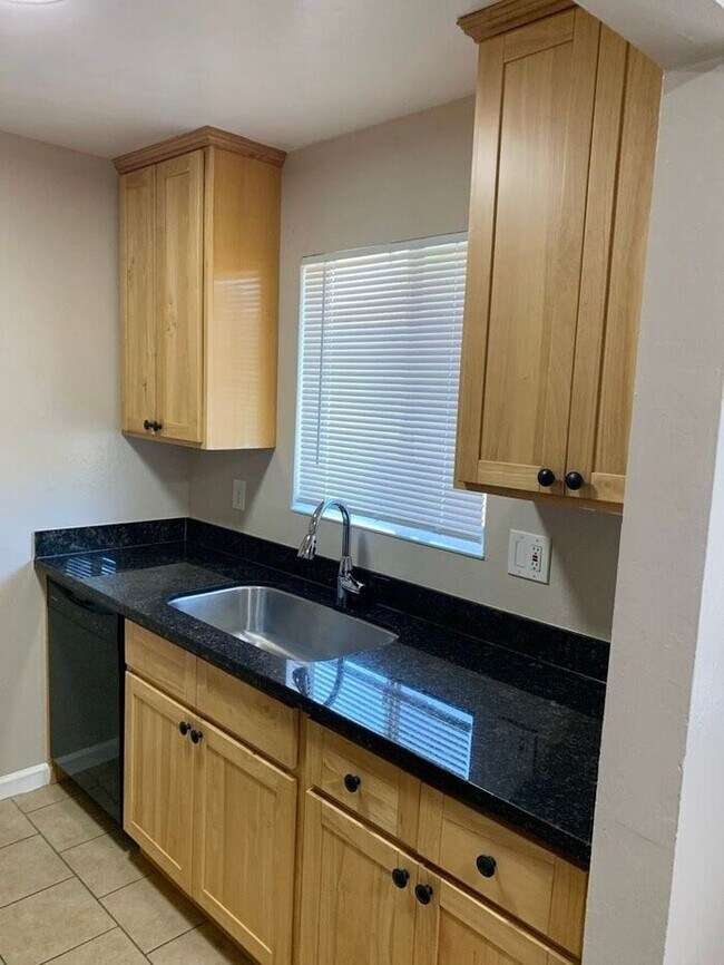 Foto del edificio - 2 Bedroom 1 Bathroom Condo in Antioch - AVAILABLE NOW !!