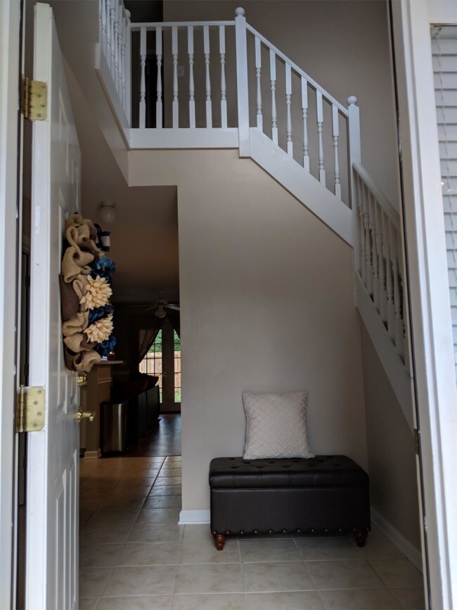 Building Photo - 186 Commons Dr