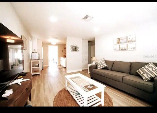 Foto del edificio - 54 Rivershore Dr