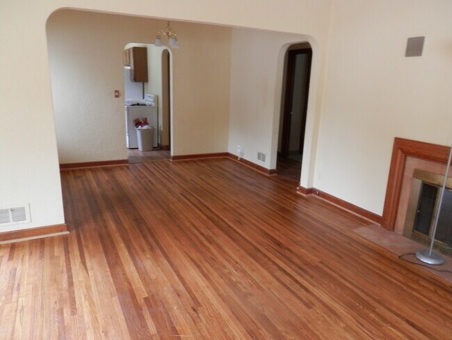 Foto del edificio - 819 Range St