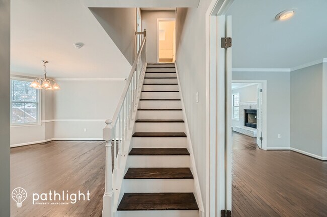 Building Photo - 5 Saddlestone Court