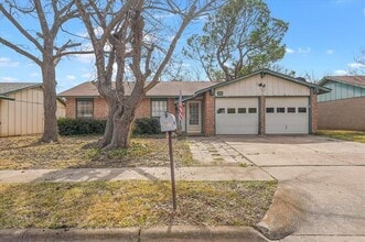 Building Photo - 1006 E Martin Ln