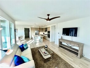 Building Photo - 766 Doheny Way