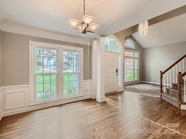Foto del edificio - 6211 Ash Cove Ln