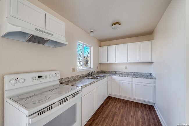 Building Photo - 827 Horseshoe Trail