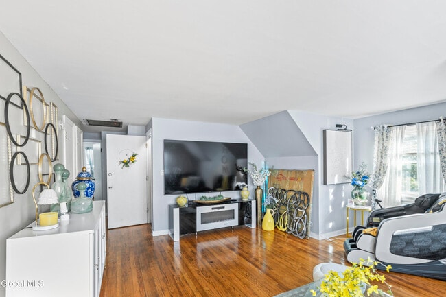 Building Photo - 321 Hackett Blvd