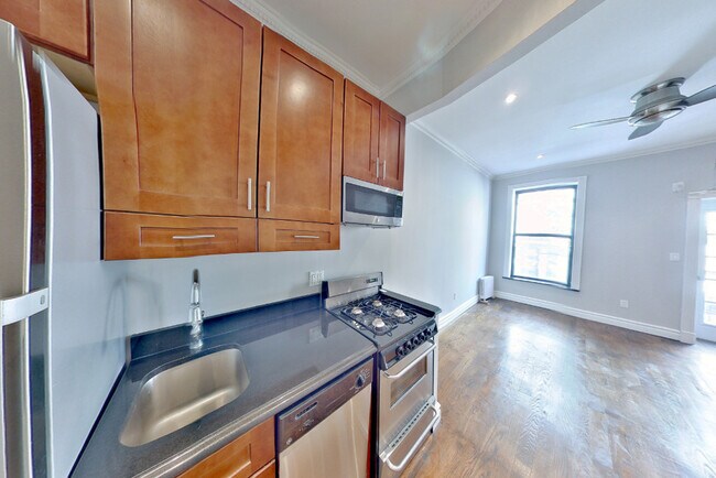 Building Photo - 53 Leroy St
