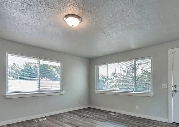 Foto del edificio - 339 Blaine Ave
