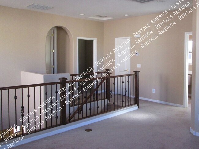 Foto del edificio - Gorgeous 3 Bed 2 Bath w/ Loft in S. Phoenix!