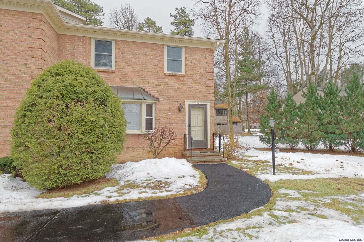 Primary Photo - 136 Point of Woods Dr