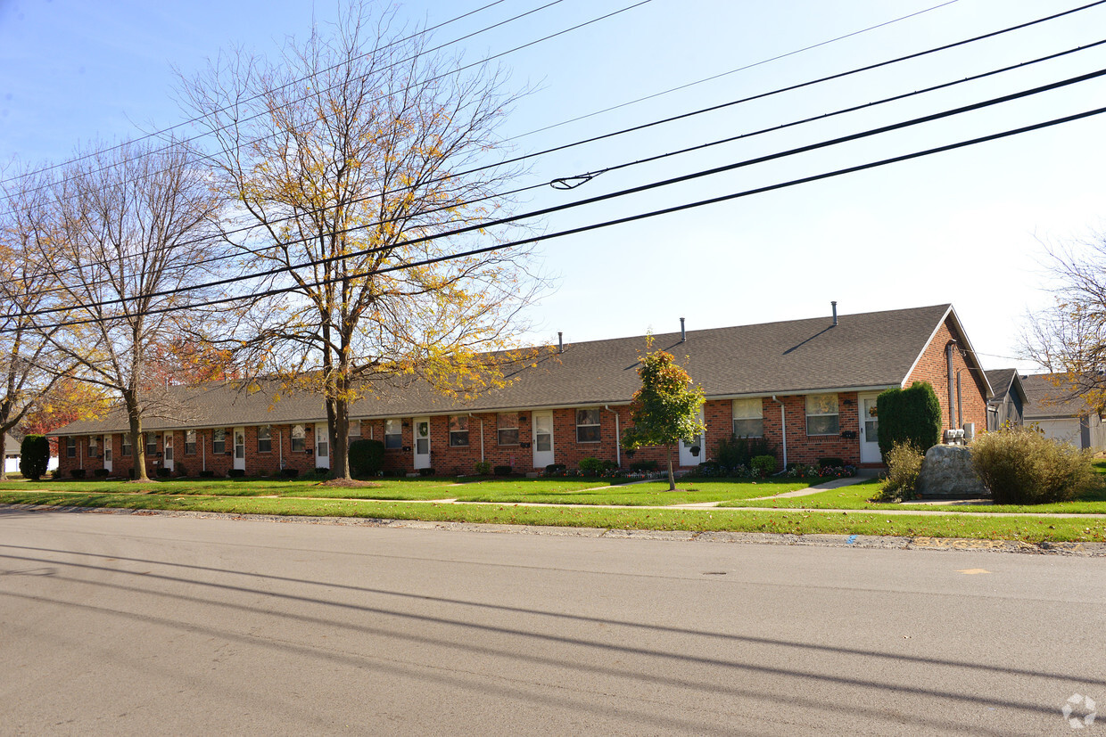 Primary Photo - Westmont Place Apartments