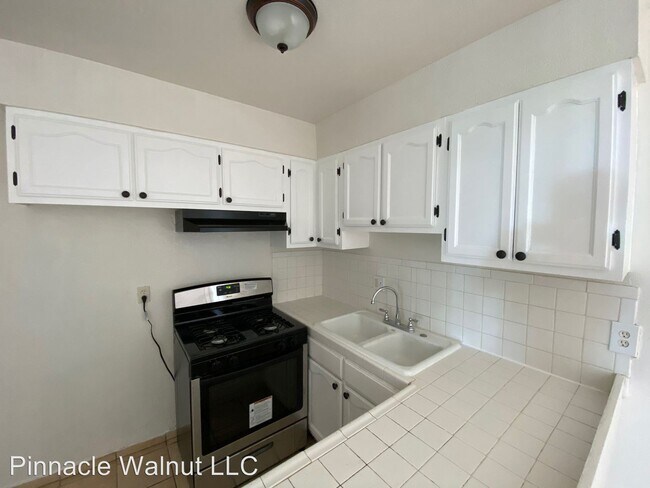 Building Photo - 1056 Walnut Ave