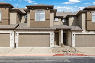 Building Photo - 2880 Donnell Dr