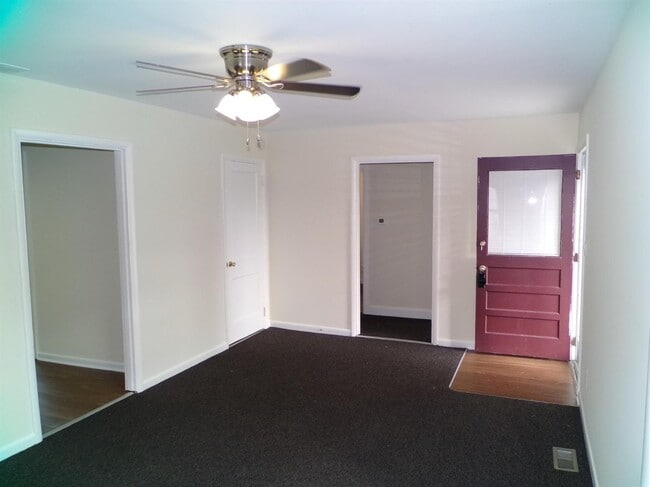 Building Photo - 143 Rolling Acres Dr