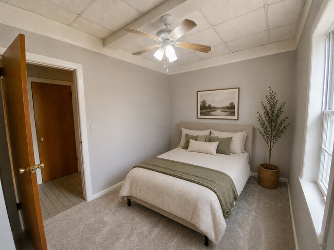 Building Photo - 1 bed/1 bath in Heritage Hill ( first floor) **Available in July**