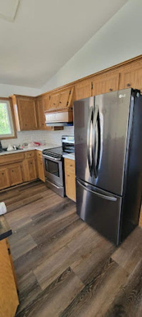 Building Photo - 3-4 bedroom bi level