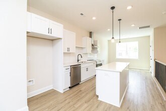 Building Photo - 724 Drakeford Ct