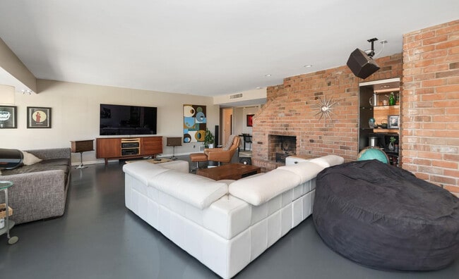 Building Photo - 5526 Camelback Canyon Dr