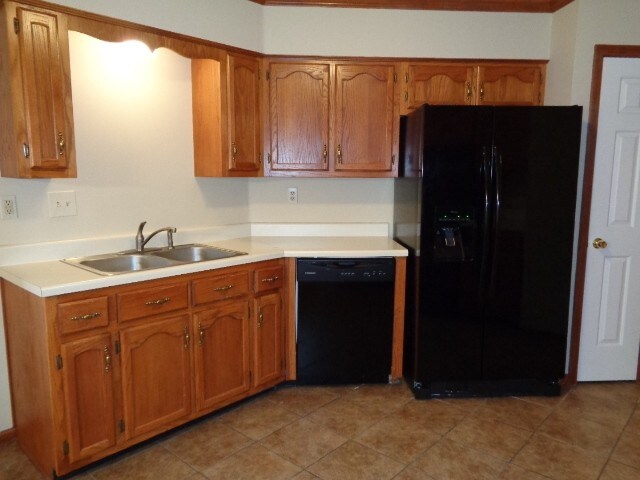 Building Photo - 6772 Oakmoor Circle North