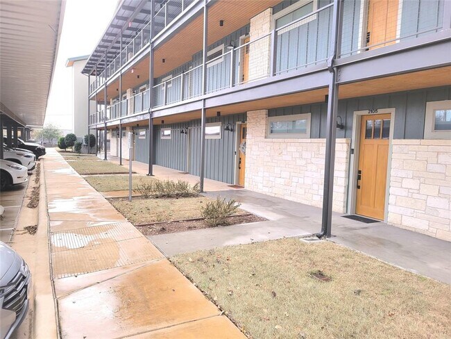 Building Photo - 4704 Sunset Trail