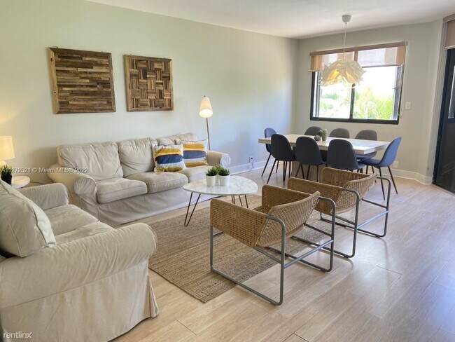 Building Photo - 3 br, 2 bath House - 101 Crandon Blvd Apt 267