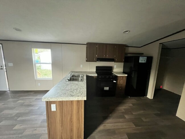 Building Photo - 57 Tower Manor Cir W